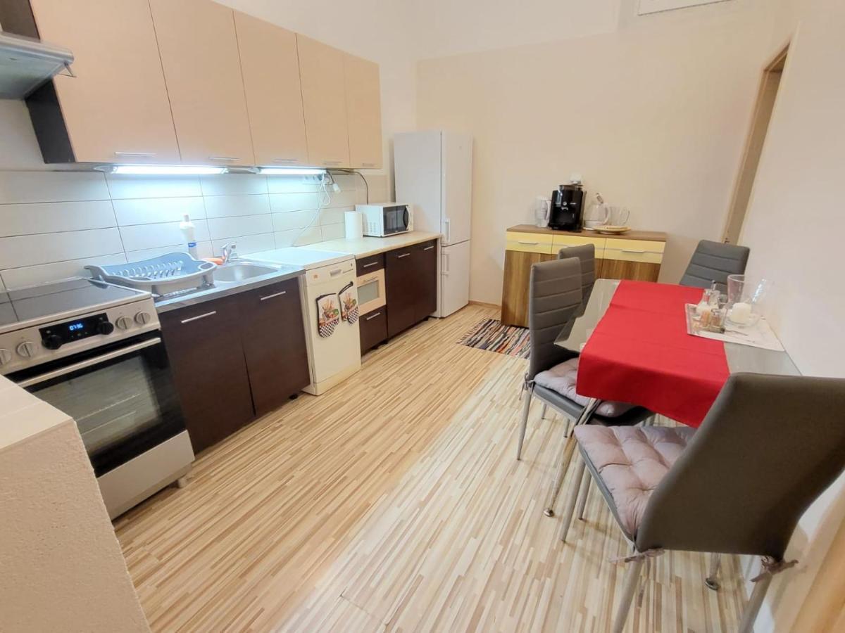 Velky Apartman 2 Братислава Екстер'єр фото